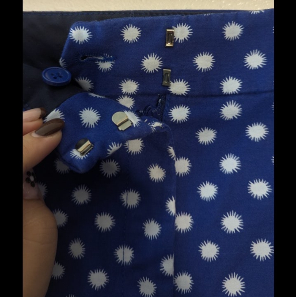 Women's Boden Navy Blue Shorts With Daisy Print - Picture 3 of 7